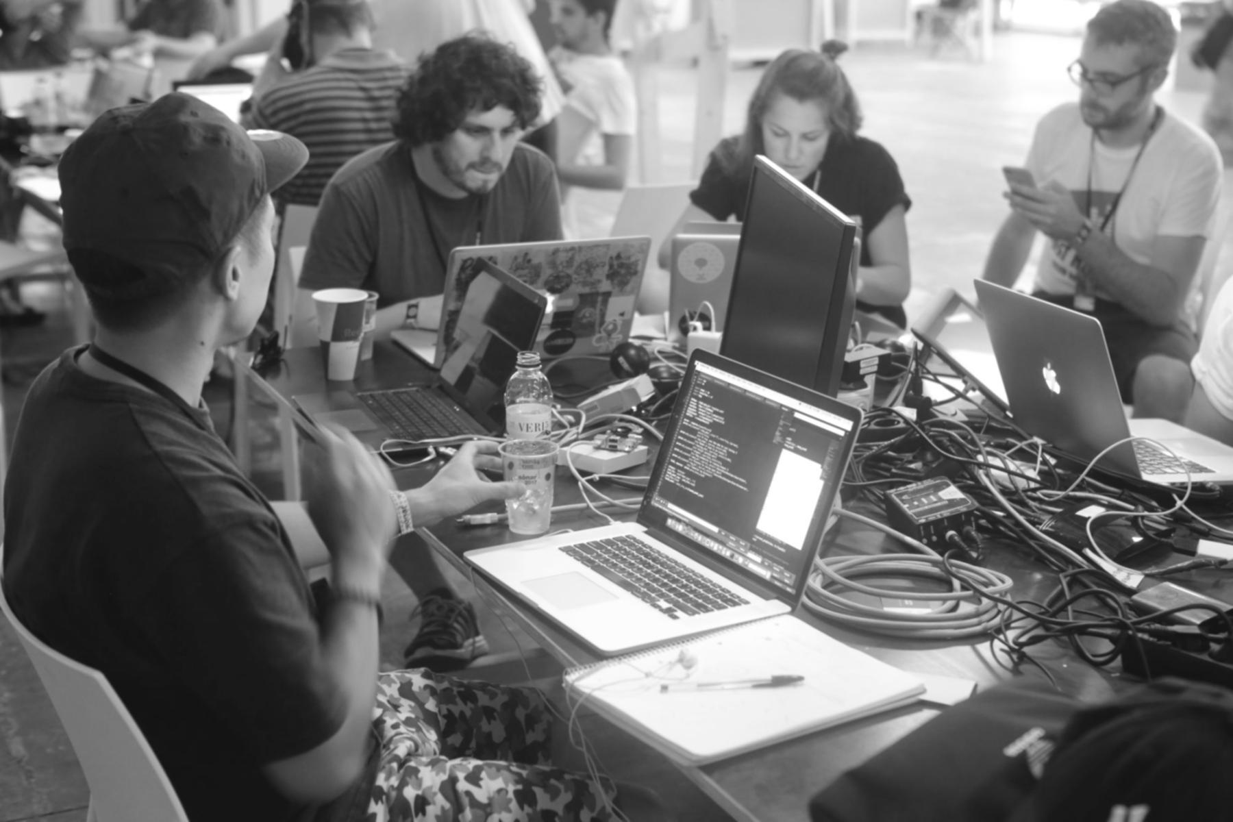 Studente che modifica il suo piano di apprendimento SEO